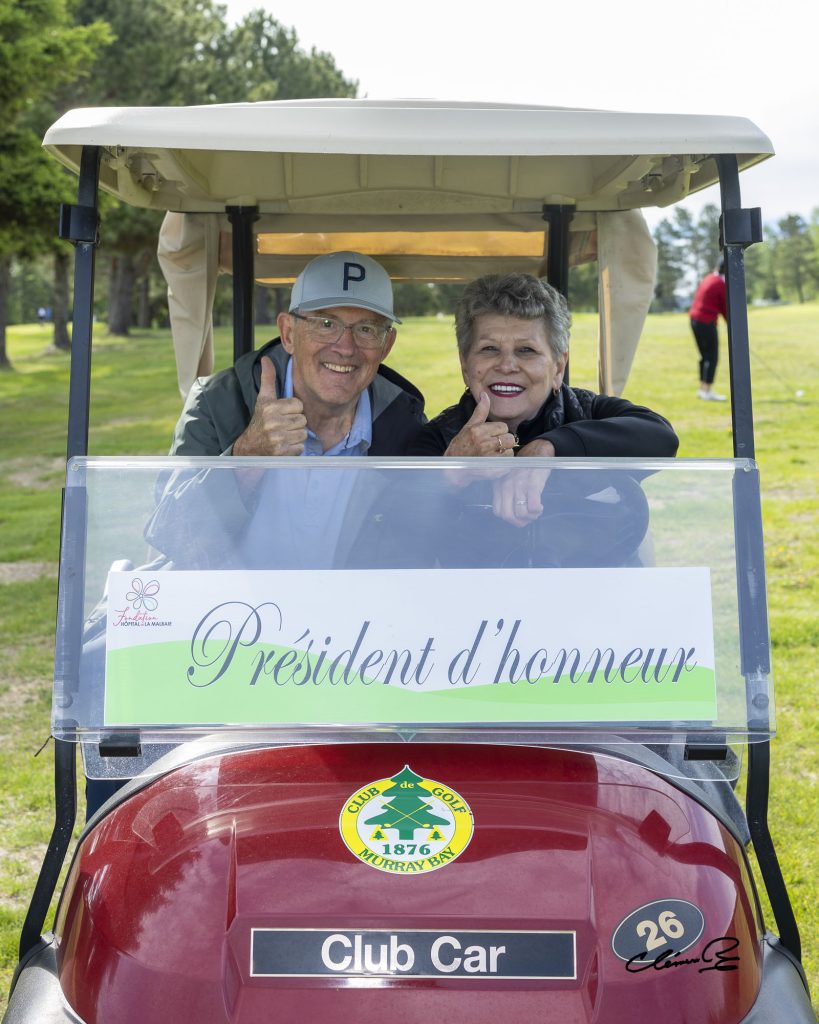 Gilles Warren, président d'honneur, et Pierrette Villeneuve, présidente du comité organisateur du Tournoi de golf 2026 de la Fondation Hôpital de La Malbaie
