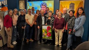 Membres du conseil d’administration, employés, bénévoles et invités réunis lors du 5 à 7 de reconnaissance en l’honneur de Pierrette Villeneuve.